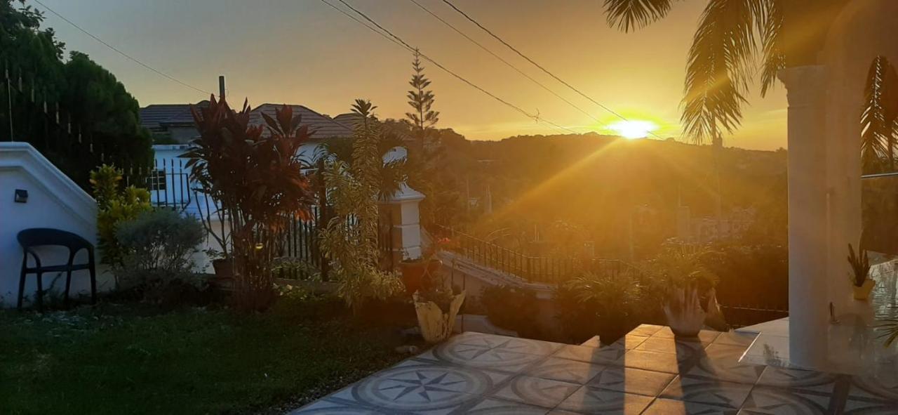 Hill View Vacational Rental Runaway Bay Luaran gambar
